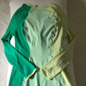 Lululemon rashguard, 4, only worn once!